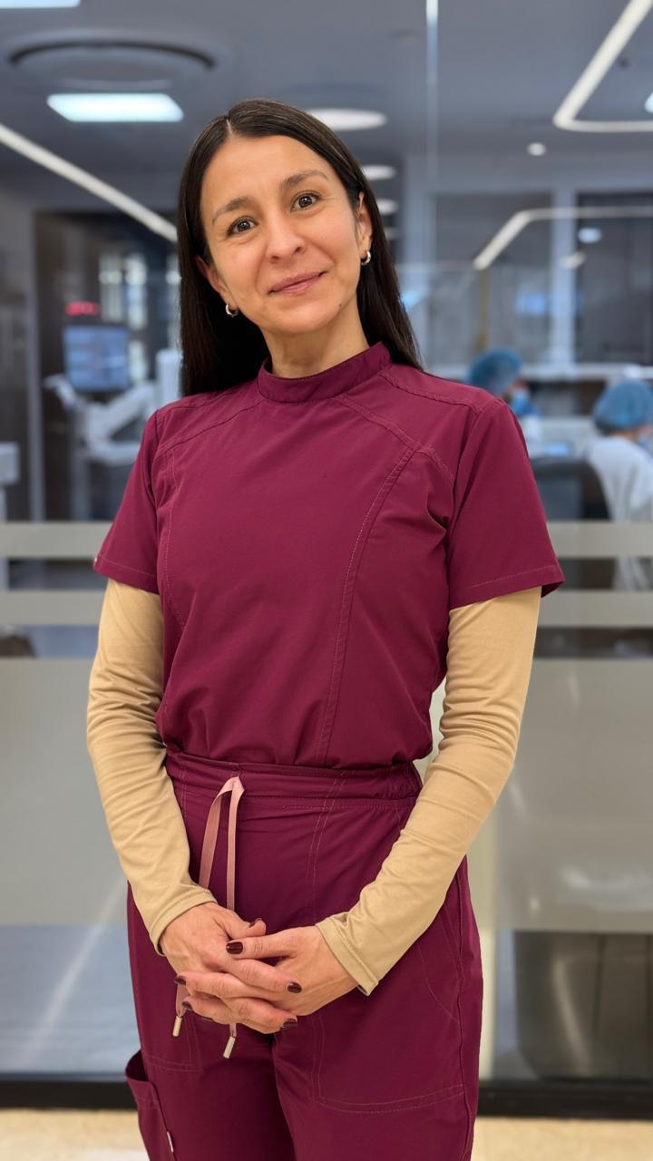 Fotografía oficial de Jara Vanessa Contreras Arce, enfermera especialista y gestora administrativa del Instituto Méderi