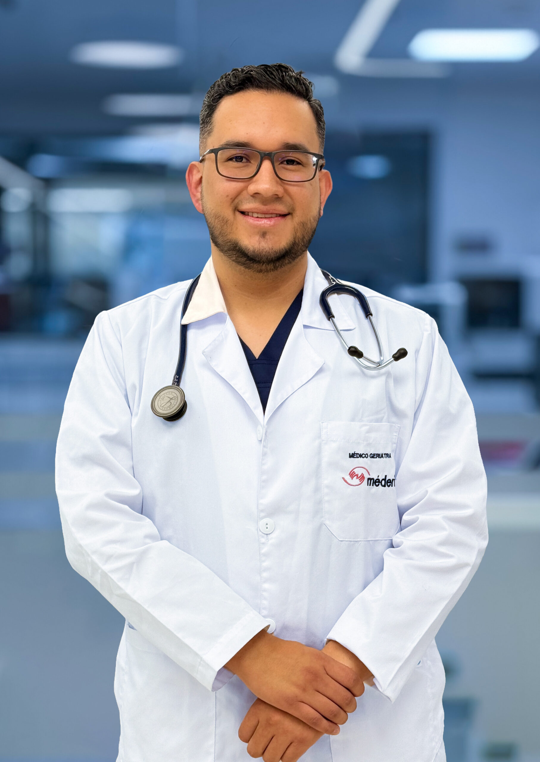 Fotografía oficial del Dr. Jonatan Moisés Rodríguez Bautista, médico geriatra y epidemiólogo en el Instituto Méderi
