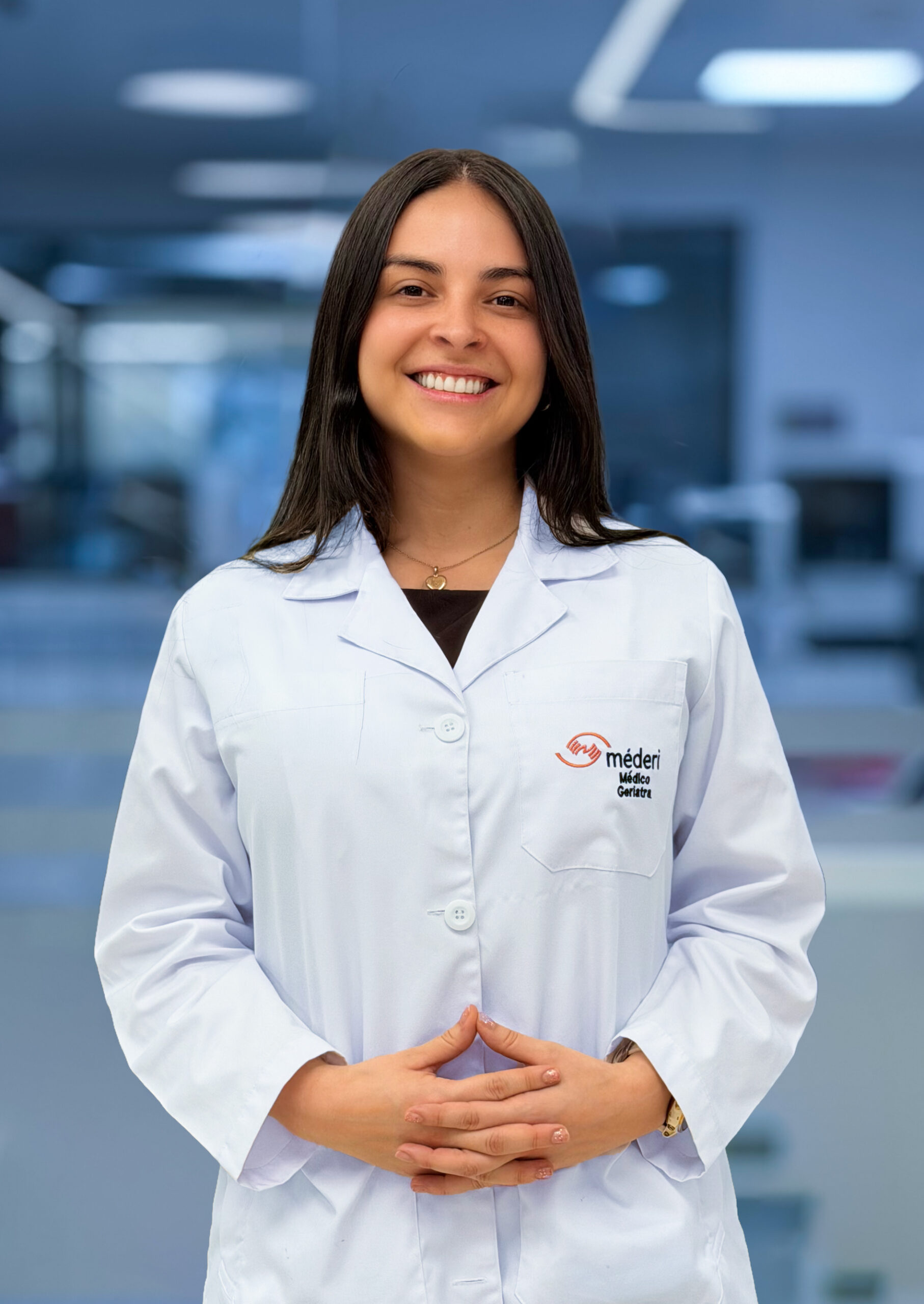 Fotografía oficial de la Dra. Catalina Echeverry Galvis, médica geriatra y gestora clínica del Instituto Méderi del Envejecimiento